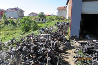 U pretresima na području Velike Kladuše pronađena velika količina krijumčarenih autodijelova