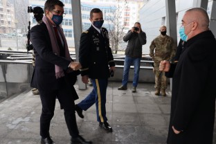 Veleposlanik Sjedinjenih Američkih Država u BiH uručio vrijednu donaciju SIPA-i