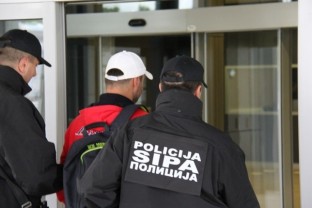 U akciji „BUYER“ policijski službenici SIPA-e lišili slobode pet osoba zbog organiziranog kriminala