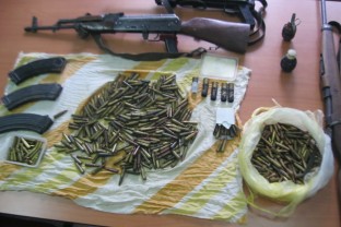 Zenica: Pronađeno ilegalno oružje, tri osobe lišene slobode